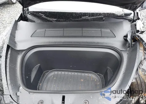 2024 Tesla Model Y Long Range Dual Motor All-Wheel Drive z USA, uszkodzony, nr VIN 7SAYGDEE1RF033066